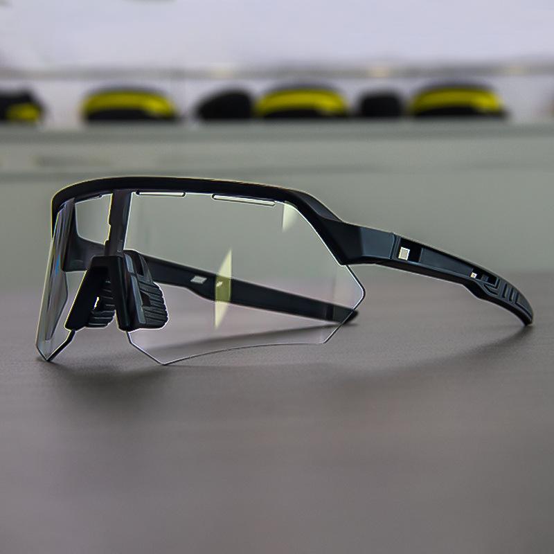 Color-changing sports glasses for hiking and mountaineering, outdoor cycling, windproof, dustproof, and dazzling sunglasses for men and women