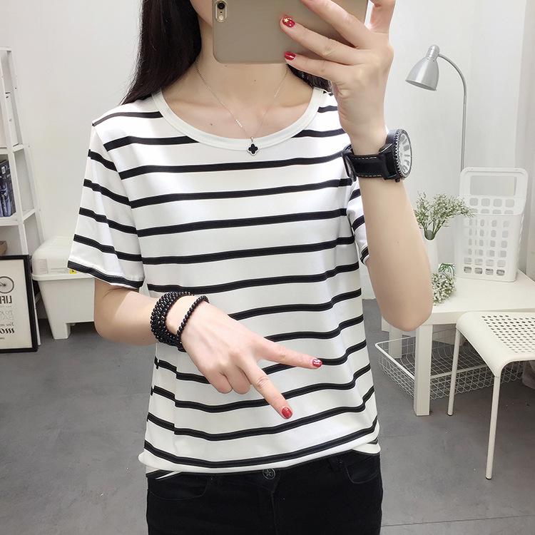 Женская облегающая полосатая футболка с длинными рукавами — идеальный вариант для весны и осени