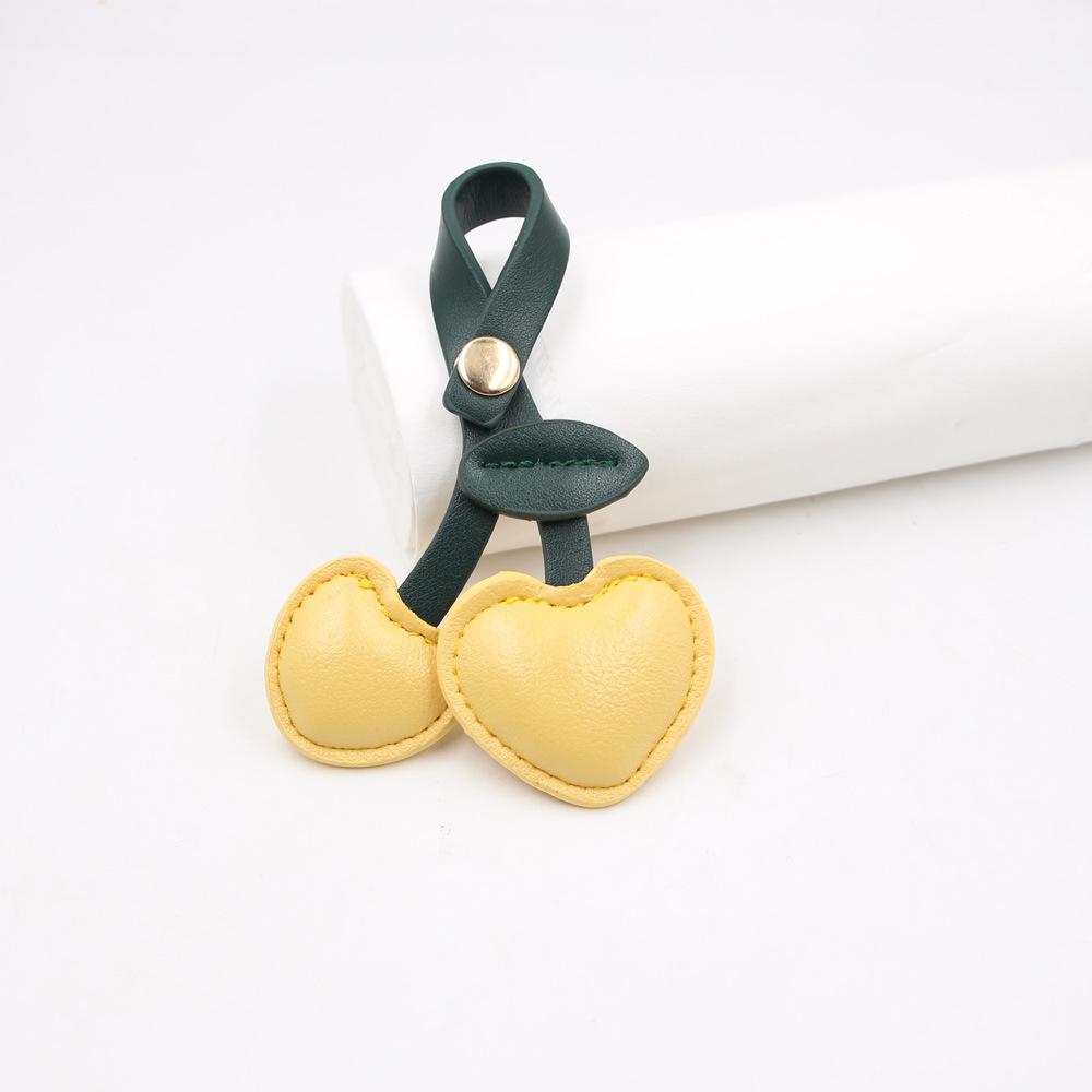 Европейская и американская пасторальная кожаная сумка «Вишня» с ретро кулоном-брелоком