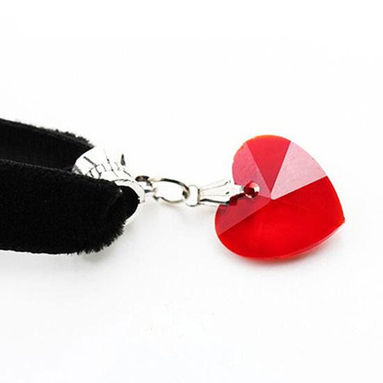 Ретро-готическое колье ручной работы с блестящим сердечком и стразами, короткое ожерелье