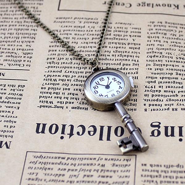 Стильные милые часы подвеска на цепочке в виде ключа