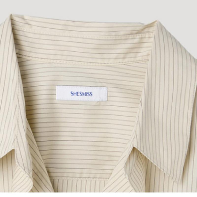 [shs Мисс] Полосатая рубашка с открытым воротником и карманом Swwstp12100