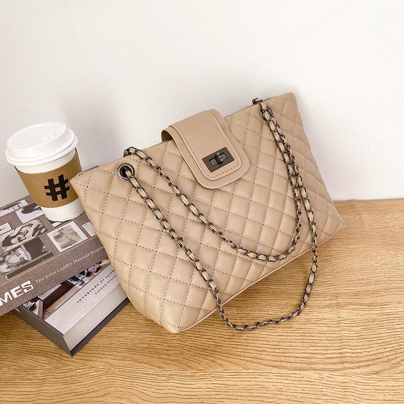 Женская сумка через плечо с цепочкой и алмазной вышивкой - мода осень/зима 2020 года