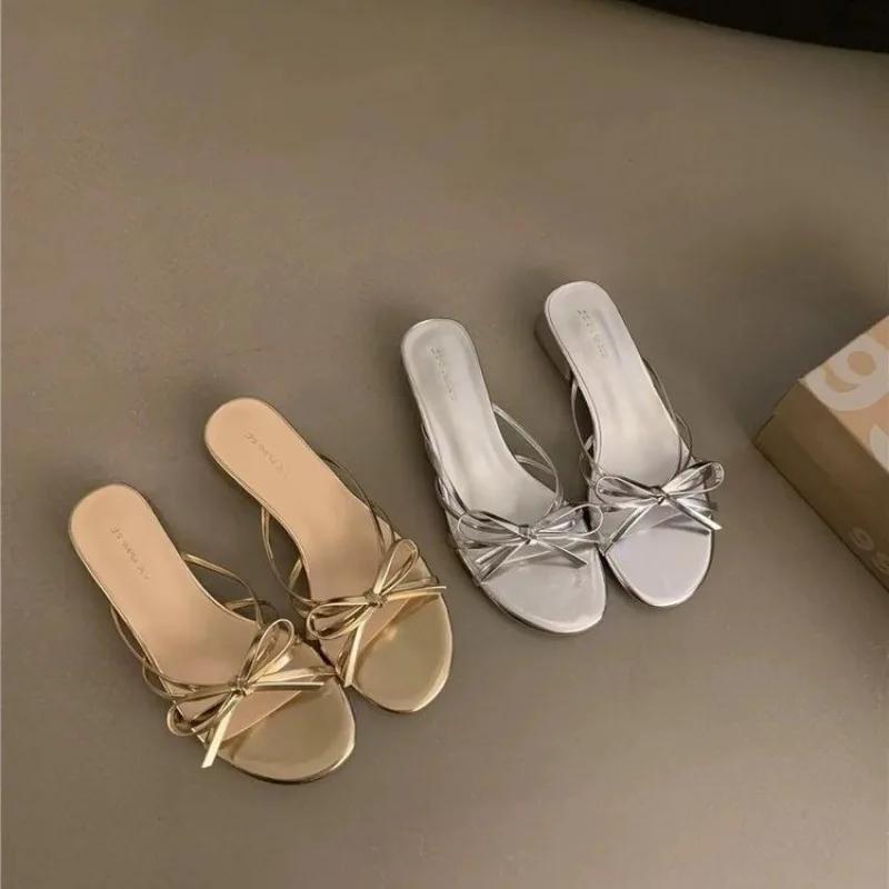 Женские тапочки с бантом на ремне, летняя новая модная обувь 2024 года для женщин, открытые тапочки на толстом каблуке, женские уличные тапочки Zapatillas Mujer
