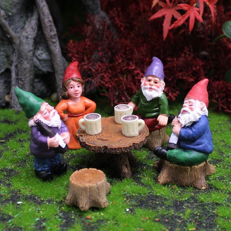 Fairy Tale Resin Garden Sculptures With Dwarf Characters For Outdoor Use