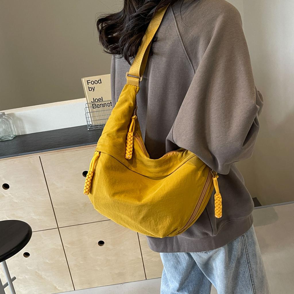 Nylon Dumpling Bag Women's New High-end Large-capacity Messenger Bag Fashion Leisure Commuting Simple Trend Shoulder Bag