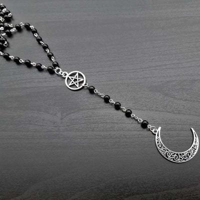 Модное готическое ожерелье-полумесяц с пентаграммой и подвеской из черных бусин