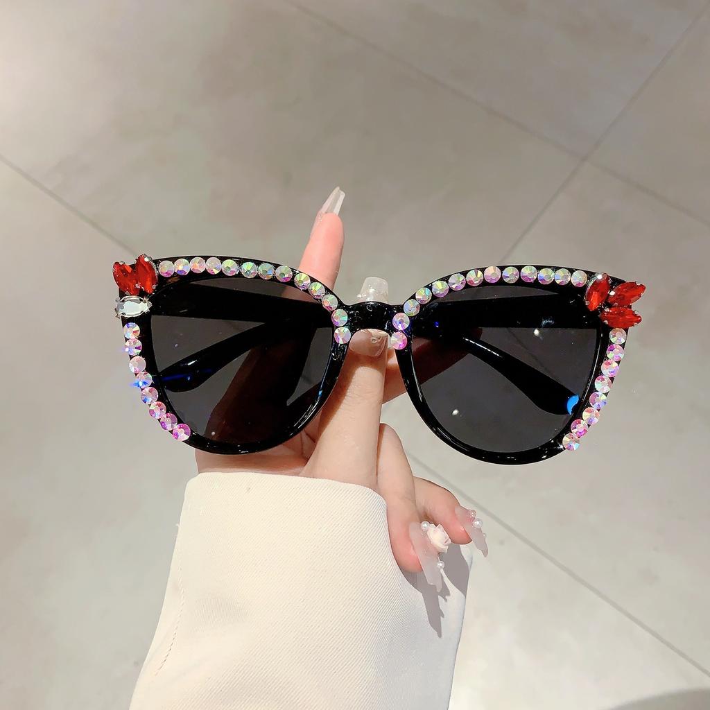 Vintage Cat Eye Sunglasses with Rhinestones Women Fashion Candy Color Gradient Sun Glasses Trendy Original Design Shades