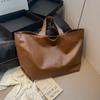 Сумка Женская большой вместимости нишевая высококлассная сумка под мышкой 2025 новая однотонная простая сумка-тоут повседневная сумка через плечо