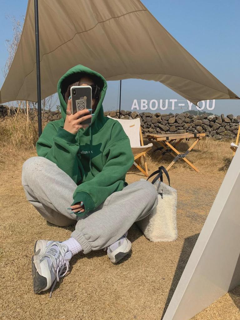 Женская плюшевая толстовка с капюшоном: Корейский трендовый свободный крой с буквенным принтом, идеально подходит для осени и зимы