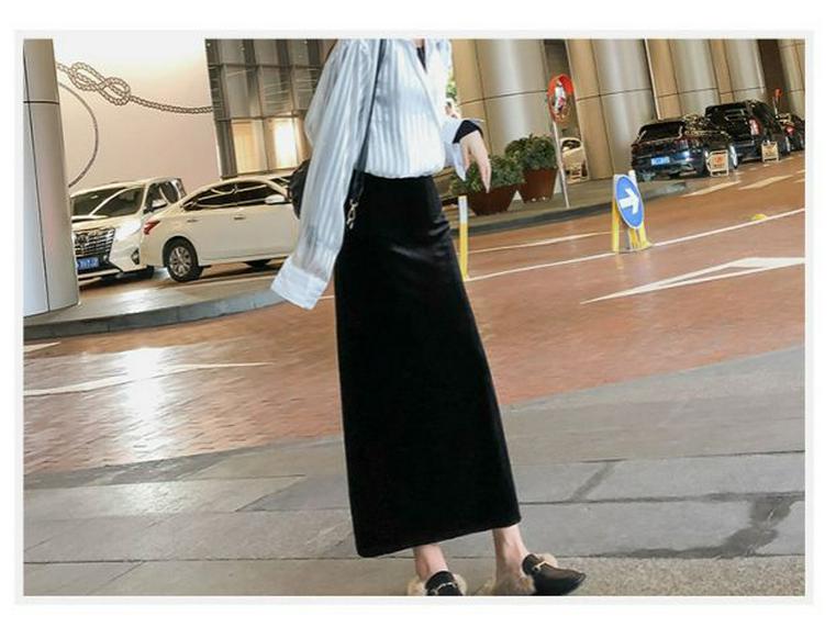 Ретро Осенне-зимняя черная бархатная миди-юбка с высоким поясом и разрезом - Облегающий силуэт