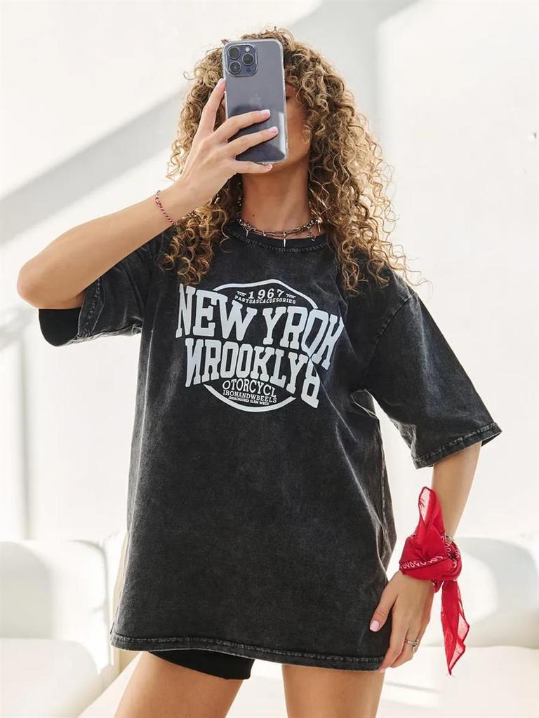 Черная футболка с графическим принтом в виде печати с ретро-цветком - 100% хлопок, короткий рукав