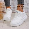 Модные женские кроссовки Весна Новые кроссовки в корейском стиле Толстая подошва Увеличивающие рост Спортивная обувь Женские повседневные кроссовки из ПУ кожи на низкой подошве