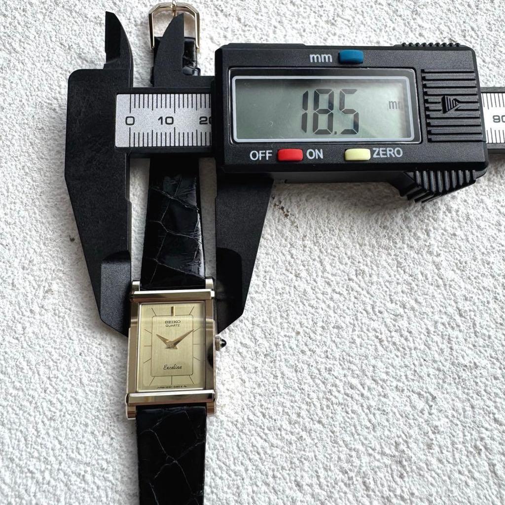 Б/у [В рабочем состоянии] Женские часы SEIKO Excelline Прямоугольный корпус из карбида