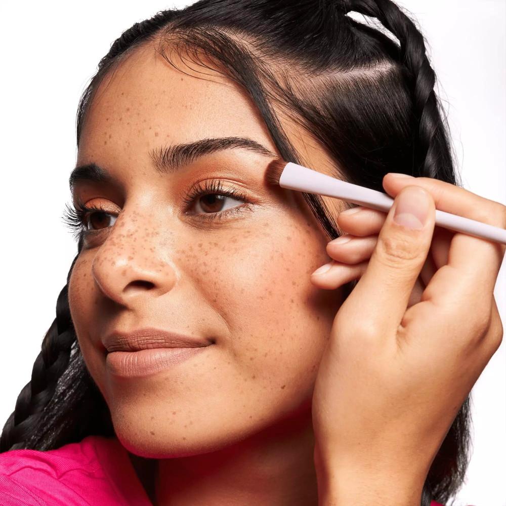 Essence Кисть для теней -