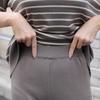 Комплект из двух предметов: вязаный топ в стиле колор-блок и брюки с высокой талией и широкими штанинами