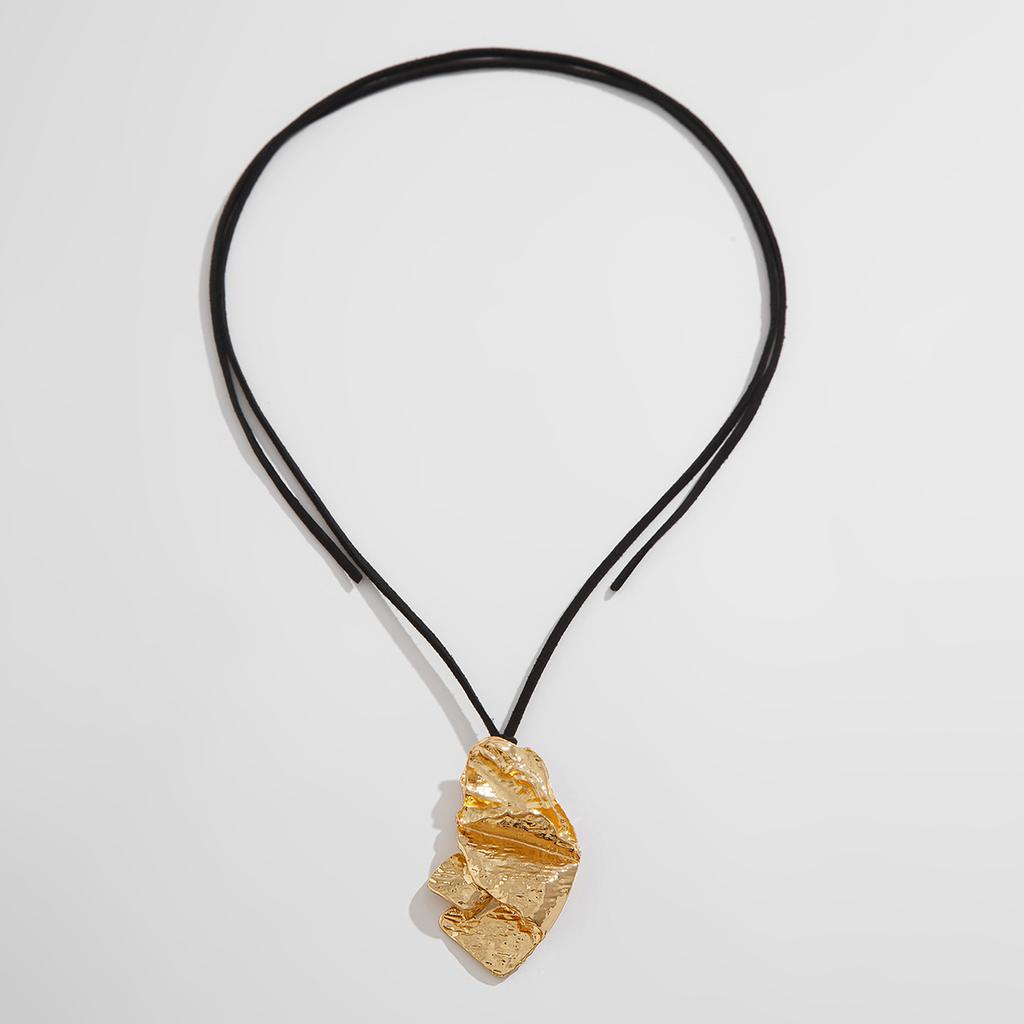 Нестандартное ожерелье с подвеской