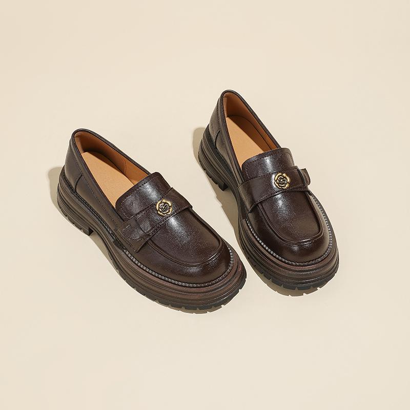 Лоферы на толстой подошве в британском стиле ретро с одним ремешком женские классические камелии 2025 ранняя весна маленькие кожаные туфли одинарная обувь