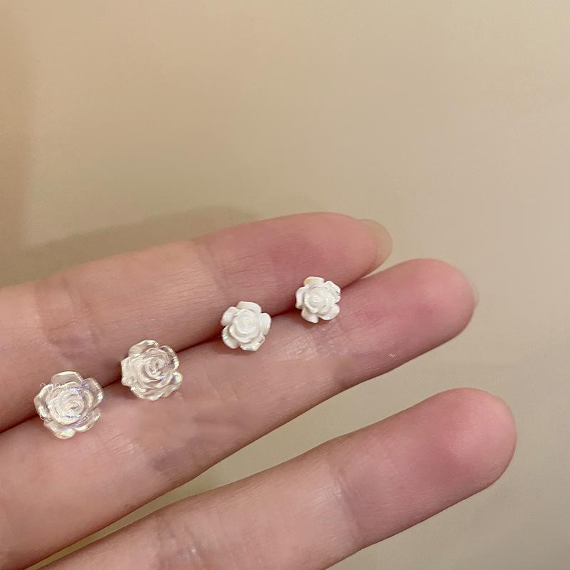 Изысканные серьги в виде цветка камелии: Весна 2024: элитный стиль для женщин