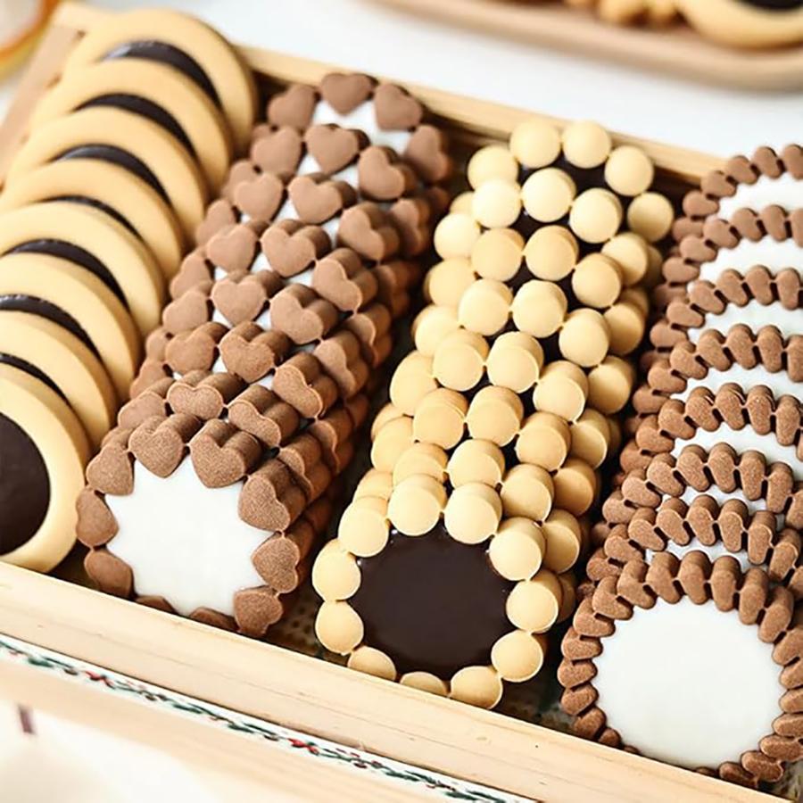 3D Flower Cookie Cutter Chocolate Sandwich Cookie Cutter 4-piece Biscuit Mold for Baking Stamps Press Plunger Cookie Mold