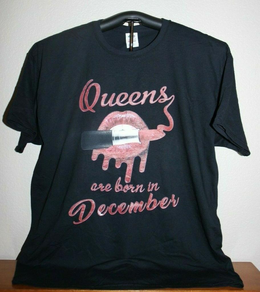 Queens are born in December (Lips and Lipstick) T Shirt, XL Black
