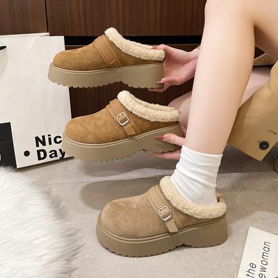 Нишевый дизайн верхняя одежда нескользящие тапочки женские 2025 зимняя взрывная мода теплые хлопковые шлепанцы леди темперамент хлопковые тапочки