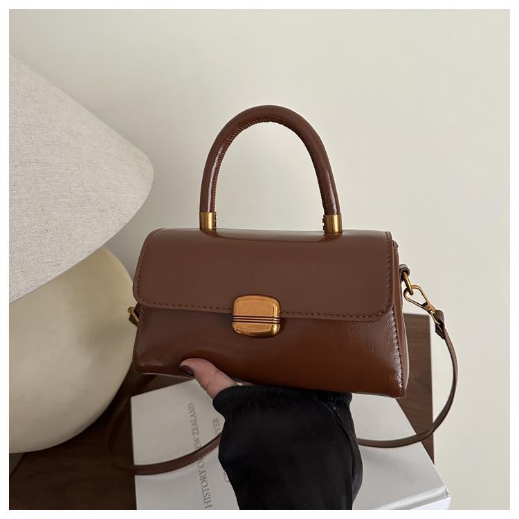 Трендовая женская маленькая квадратная сумка на одно плечо и через плечо 2025: Модная сумка для поездок на работу