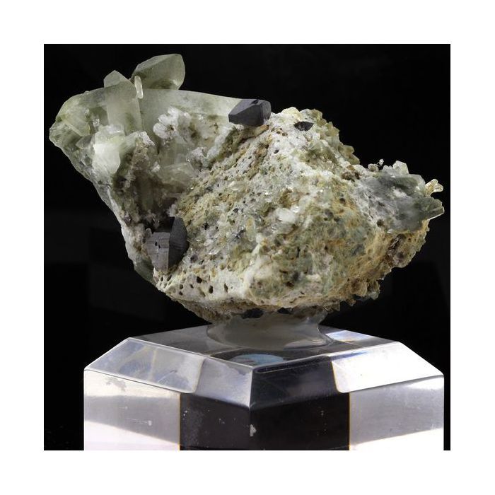 Anatase + Quartz 589.4 carats