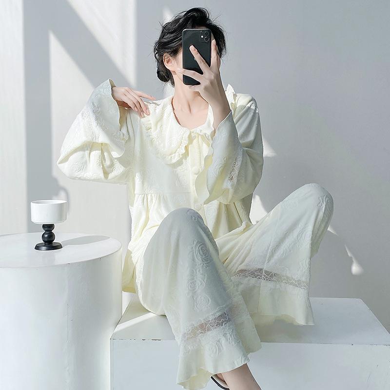 Женская пижама из бархатного жаккарда 2025: Уютный кружевной домашний комплект для осени и зимы