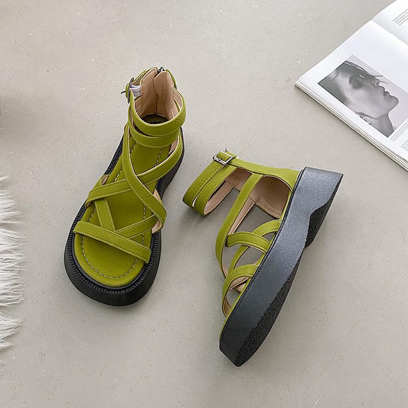 Римские сандалии женские лето 2025 новая мода универсальный стиль феи с юбкой носить на толстой подошве крутые ботинки прилив