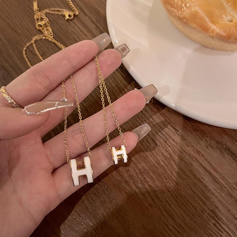 2024 H Letter Oil Drop Clavicle Necklace: Light Luxury Niche Pendant for Women