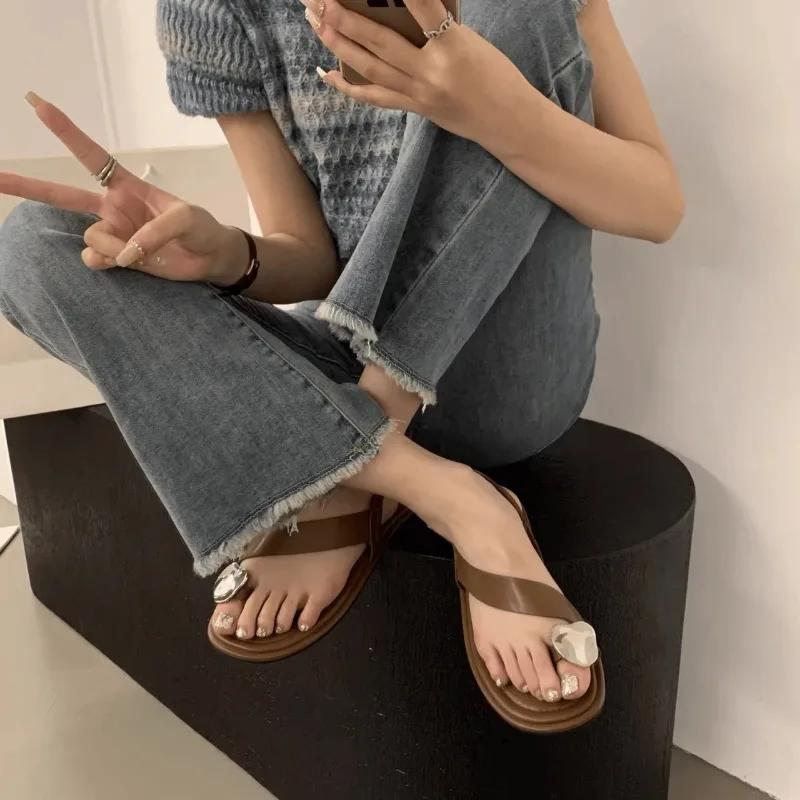 Новые женские туфли, римский модный дизайн, металлические декоративные сандалии на плоской подошве, обувь для женщин, Sandalias Mujer 2024