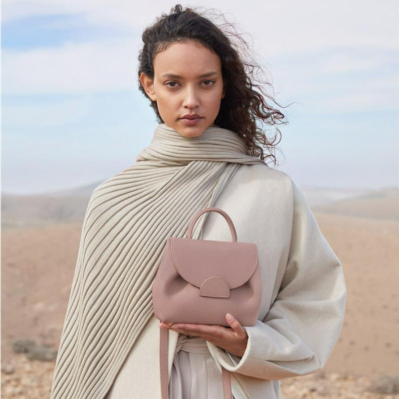 Сумка из кожи на голову Франция Niche Design Light Luxury Leather New Commuter Hundreds Crossbody Bags для женщин Дизайнерская сумка