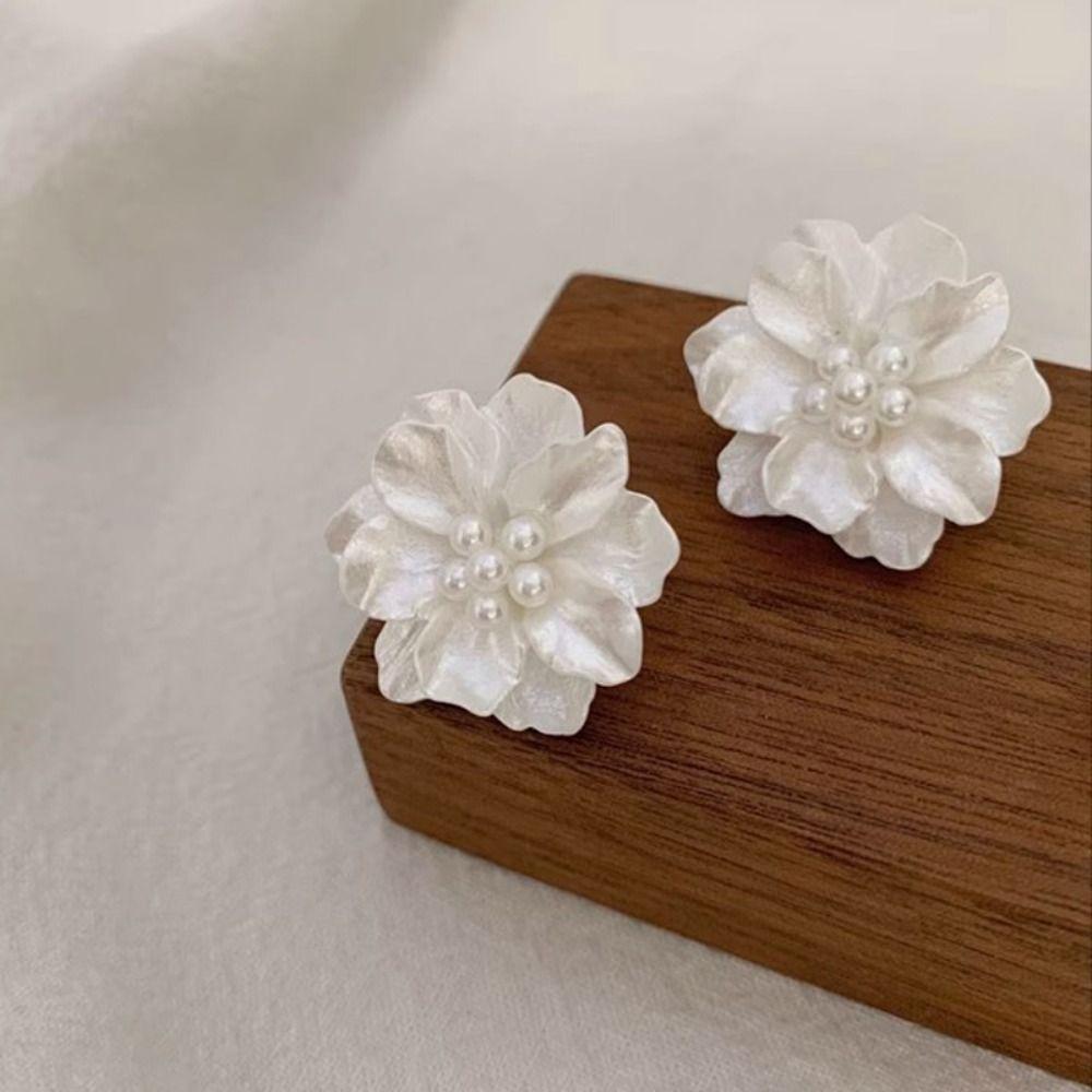 Pearl Flower Pearl Earrings Elegant Women Earrings Fashion Large Flower Earrings
