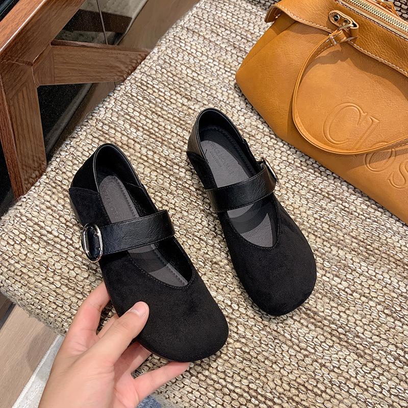 Темпераментные туфли с круглым носком на плоской подошве женские 2025 новые весенне-осенние французские ретро Мэри Джейн маленькие кожаные туфли с открытым верхом для работы