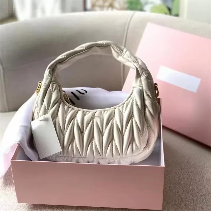 Feminine Pleated Shoulder Bag with Logo Cloud Package Bags Shopping Bags Luxury Designer