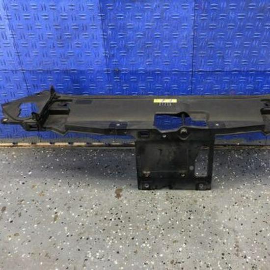 Кронштейн верхней поперечины радиатора Mercedes-Benz W222 S350