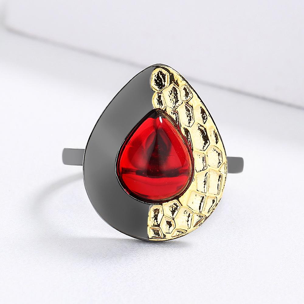 Кольцо European Retro Chic Oval MS Ruby Black and Gold в двух тонах