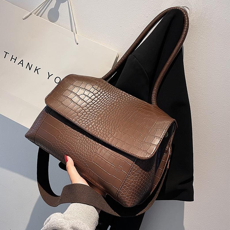 Сумка женская большой вместимости 2025 новая корейская версия в зарубежном стиле сумка-мессенджер под мышкой на плечо для поездок на работу портативная сумка-тоут большая сумка