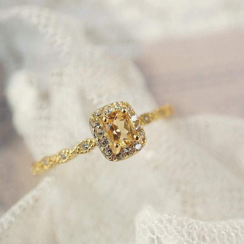 Новое маленькое кольцо в виде сахарного кубика, женское, легкая роскошь, желтый циркон, микро-инкрустация, золотое кружево, женское кольцо.