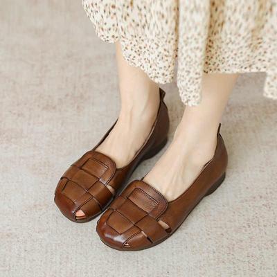 Босоножки с мягкой подошвой и закрытым носком, женские, лето и осень 2025, новые, ретро, на плоской подошве, из мягкой кожи, римские, с мягкой подошвой, обувь для мамы