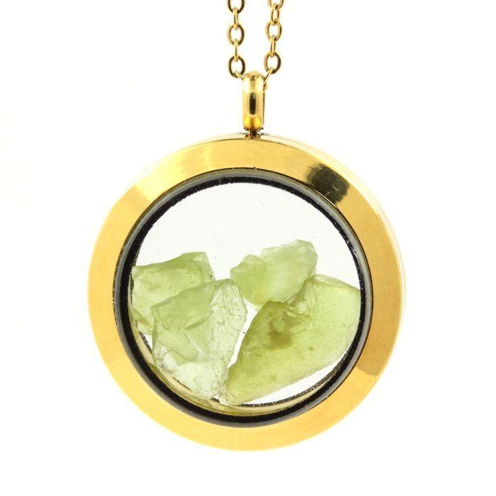 Pierres et Minéraux. Collier Péridot brut. Modèle Médaillon 25 mm. Couleur Or.
