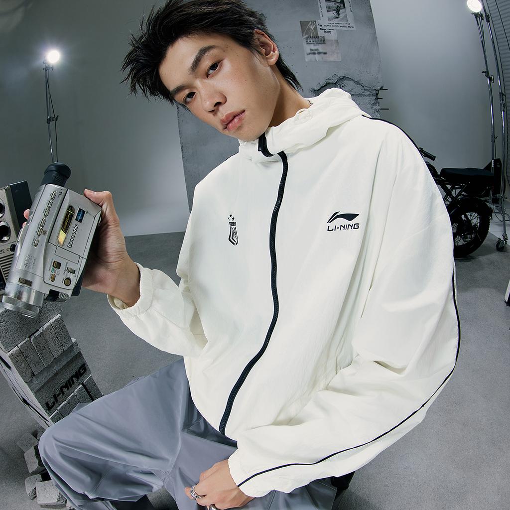 Li Ning Серия спортивного образа жизни Ретро Повседневный Модный Ветровка Мужская Верхняя одежда Белый AFDVJ15-7