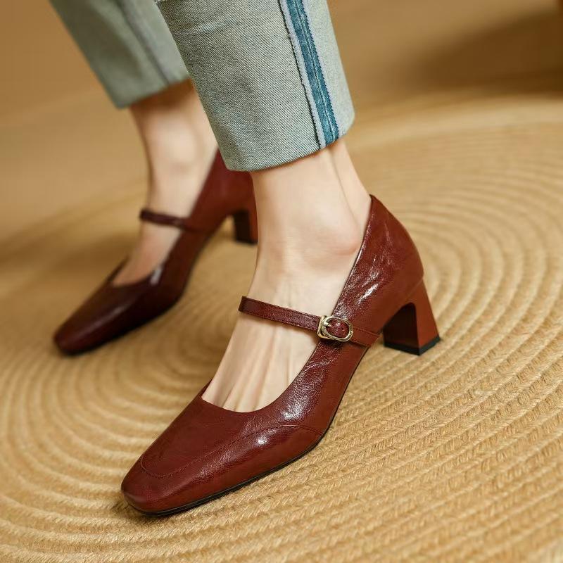 Французские туфли женские весна и осень 2025 года с неглубоким носом, квадратным носком, средним каблуком, толстым каблуком, высокими каблуками, кожаные туфли Мэри Джейн бордового цвета для женщин