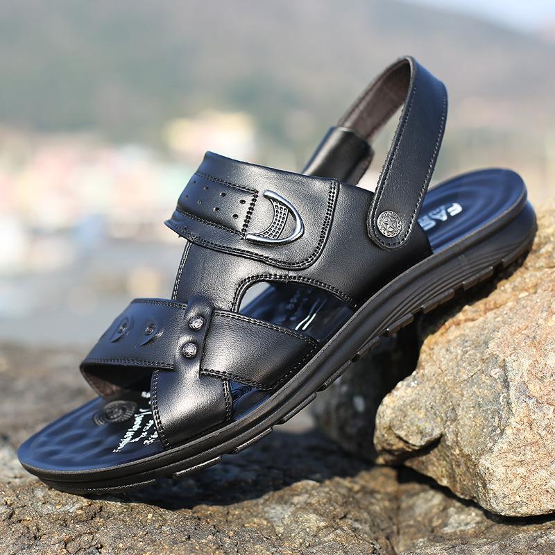 Новые мужские тапочки, кожаные летние сандалии, повседневная пляжная обувь, сандалии из коровьей кожи, нескользящие тапочки, модные и удобные