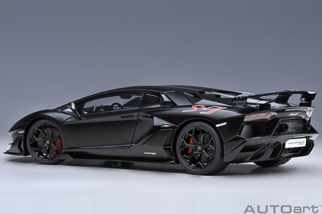 AUTOart AUTOart Lamborghini Aventador SVJ Матово-черный Готовый продукт 1/18