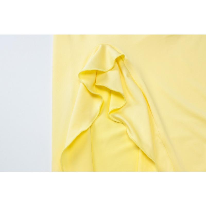 Женское облегающее платье с вырезом на шее и длинной юбкой