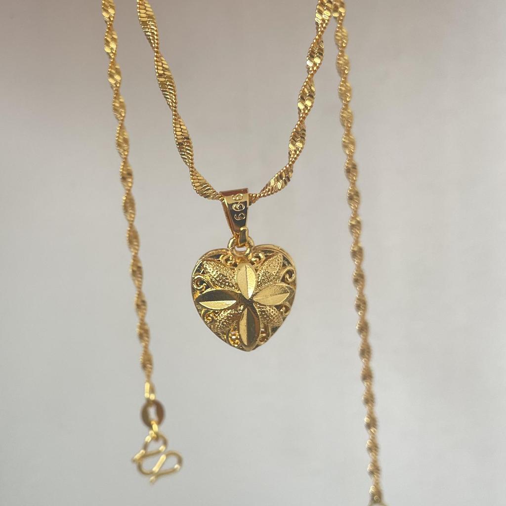«Золотое ожерелье с подвеской в виде сердца и капли воды»