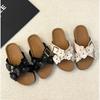 Fashion Sweet Flower Decoration Flat Slippers Women Retro Thick Bottom Cross Tied Slide Sandals Comfort Open Toe Designer Beach Sandals