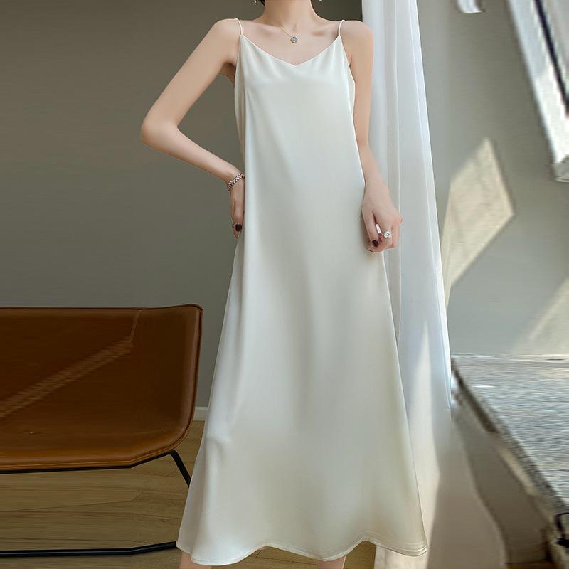 Женское платье-комбинация большого размера с V-образным вырезом из шелковой смеси - Коллекция Весна 2024